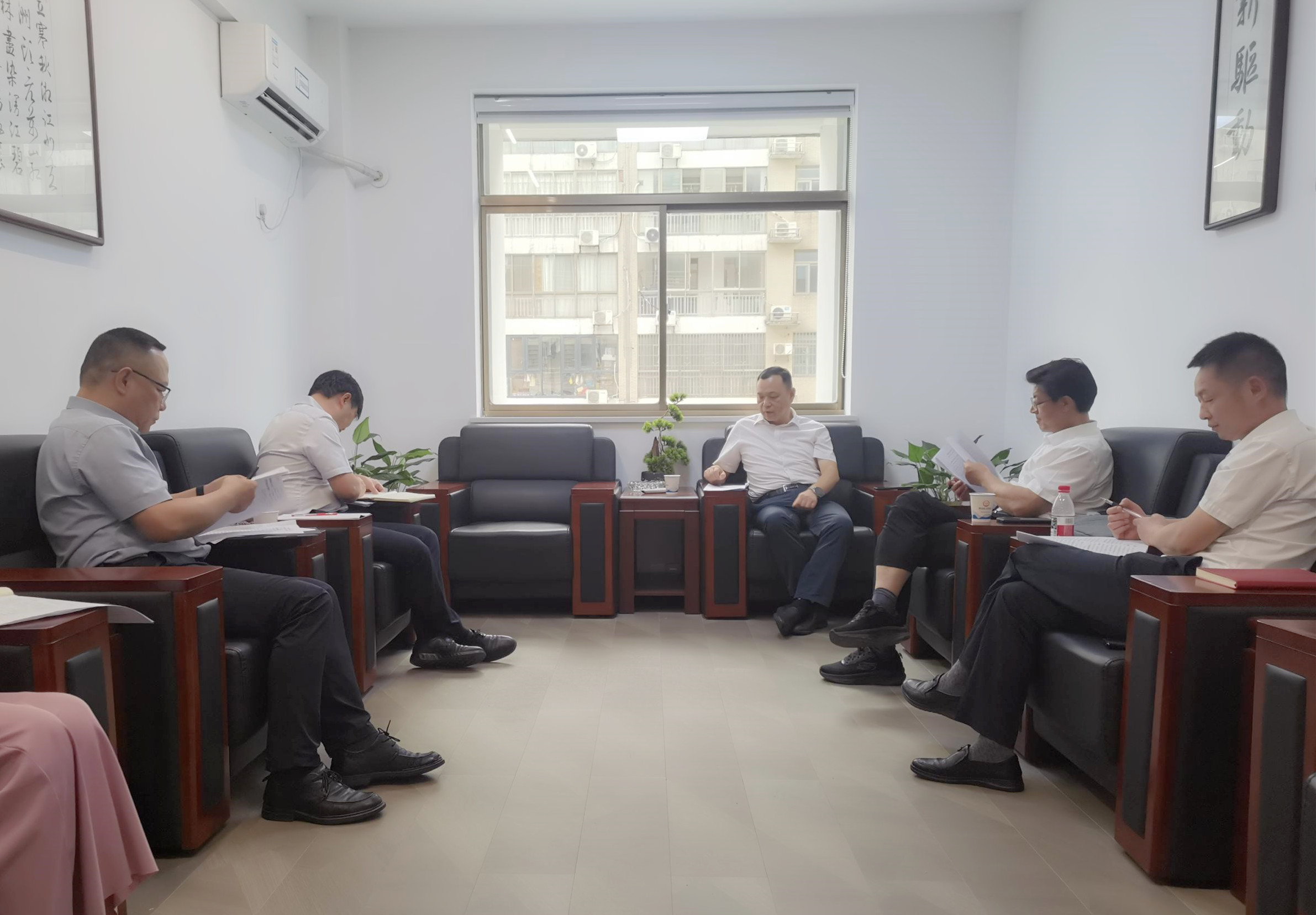 座谈照片.jpg 座谈照片.jpg